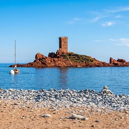 A Saint-raphael Avec Piscine Et Vue Saint-Raphaël